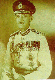 Jeneral Sir Gerald Templer dan Kolonel Arthur E. Young