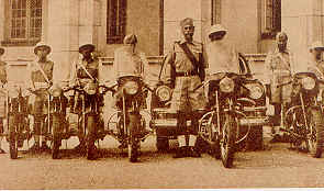 Jeneral Sir Gerald Templer dan Kolonel Arthur E. Young — imej sejarah 5