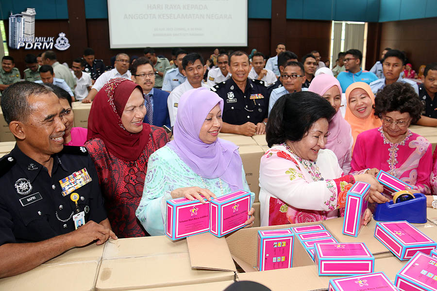Bakti Sumbang Bungkusan Hari Raya Kepada Pasukan Keselamatan Negara
