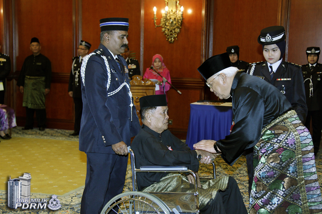 Tyt Melaka Semat Pingat Jpn Kepada70 Wira Negara