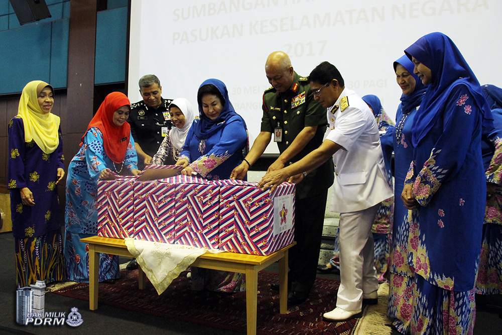 Pdrm Terima 30 000 Bungkusan Raya Sumbangan Bakti