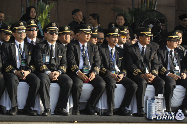 Mh17 Dua Lagi Jenazah Tiba Di Klia