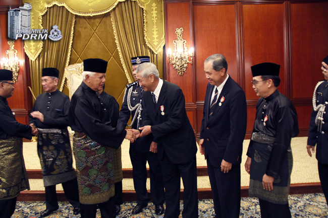 Tyt Melaka Semat Pingat Jpn Kepada70 Wira Negara