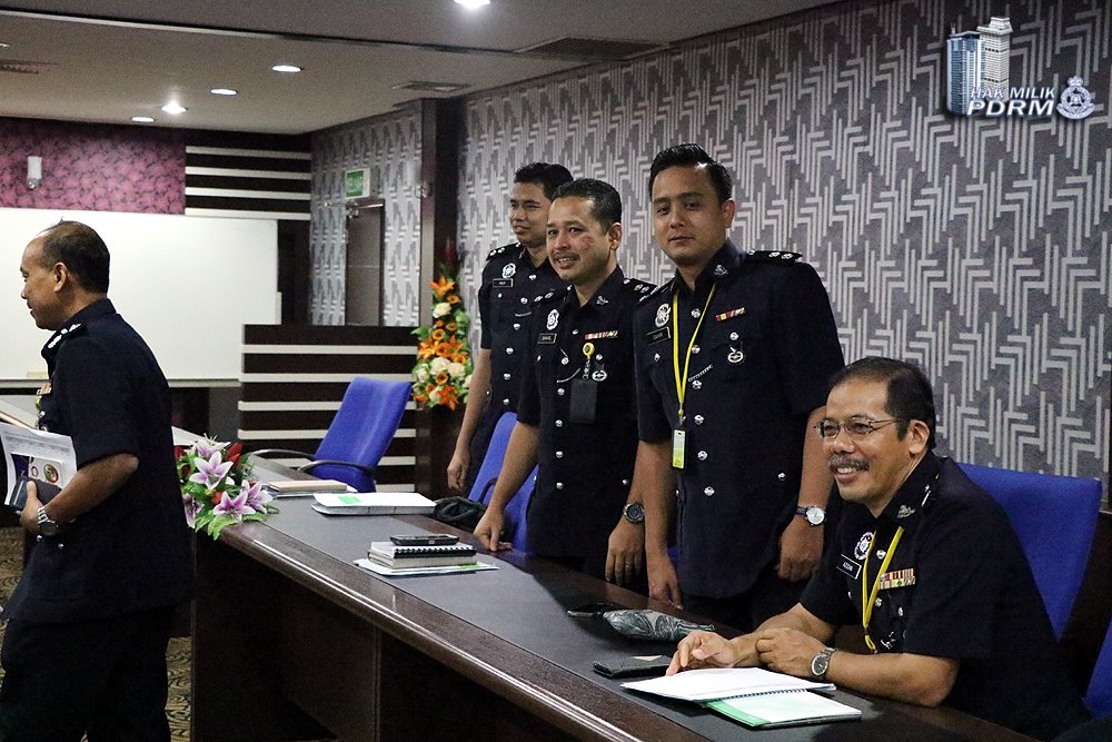 Antara pegawai kanan polis yang hadir ke Penutupan Bengkel Rekabentuk Bangunan PDRM ke arah mencapai KPI Blueprint 2.0 Amalan Hijau dan Aplikasi Teknologi Hijau PDRM 2016-2020. Pdrm Sasar Penuhi Kpi Komited Sokong Dasar Teknologi Hijau Negara