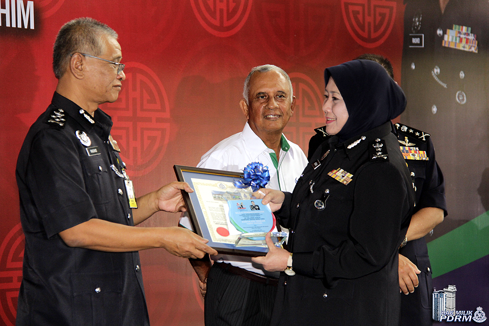 Tuah Sembilan Pengguna Jalan Raya Terima Sijil Penghargaan