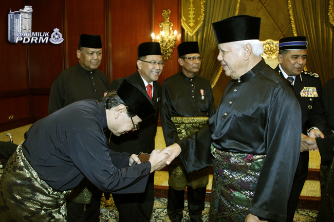 Tyt Melaka Semat Pingat Jpn Kepada70 Wira Negara