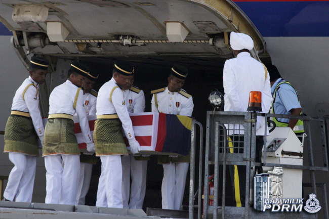 Mh17 Dua Lagi Jenazah Tiba Di Klia