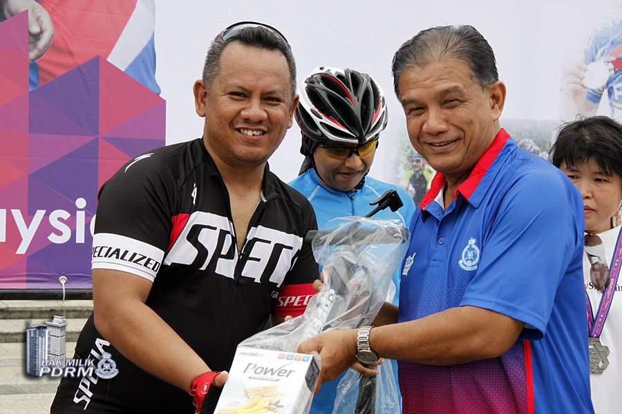 Lebih 1200 Penggemar Sukan Basikal Sertai Program Kayuh Malaysia Pdrm