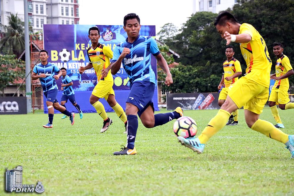 Sekitar perlawanan bola sepak piala KPN berlangsung.