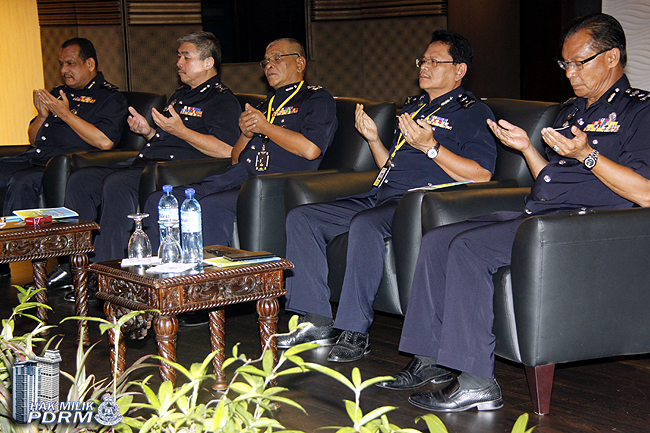 41 Warga Jsjn Terima Kenaikan Pangkat 44 Dianugerah Khidmat Cemerlang