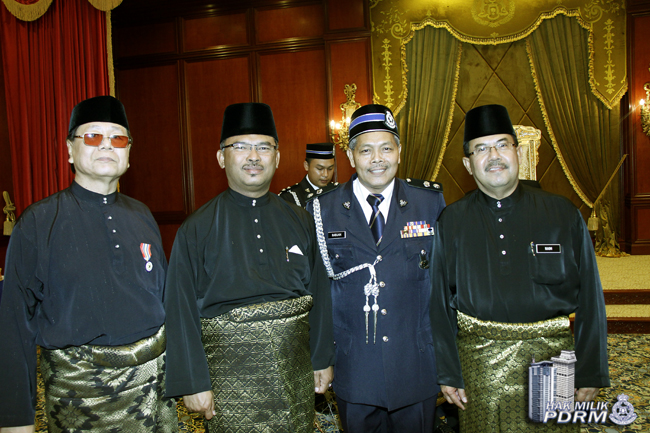Tyt Melaka Semat Pingat Jpn Kepada70 Wira Negara