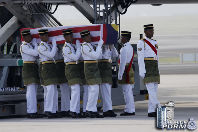 Mh17 Dua Lagi Jenazah Tiba Di Klia