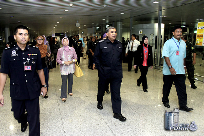 Kpn Dan Petugas Khas Pdrm Selamat Tiba Dari Ukraine