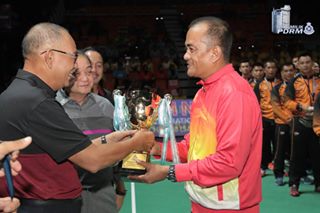 Sesi penyampaian hadiah yang disempurnakan oleh Dato’ Sri Abdul Ghafar Rajab... Badminton Piala Kpn 2018 Selangor Muncul Juara Berpasukan Lelaki