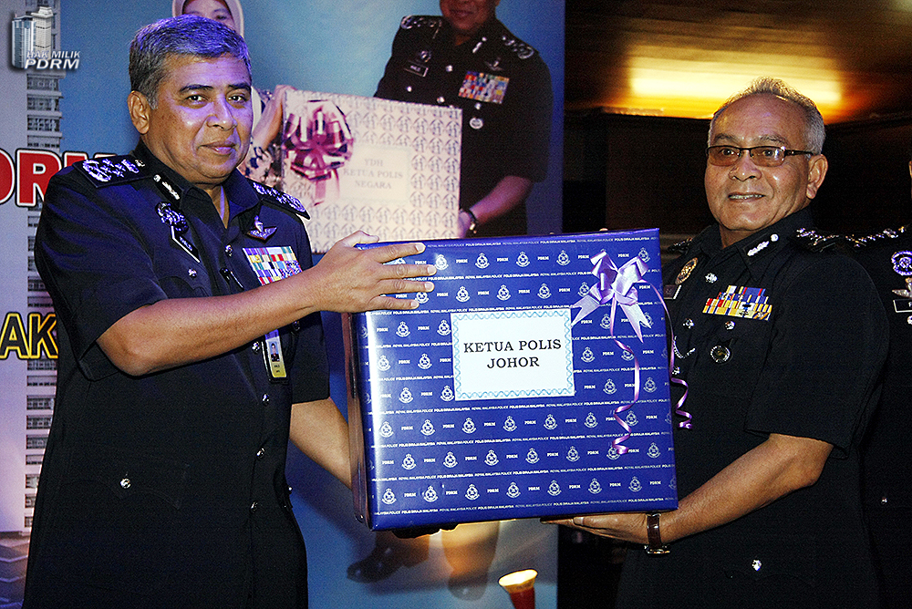 Majlis Penyerahan Sumbangan Bungkusan Hari Raya