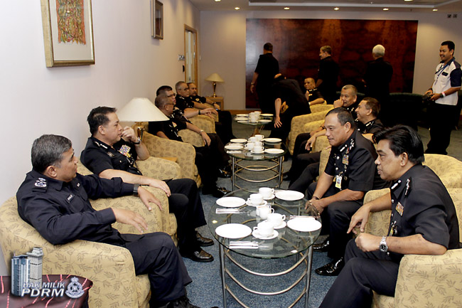 Kpn Dan Petugas Khas Pdrm Selamat Tiba Dari Ukraine