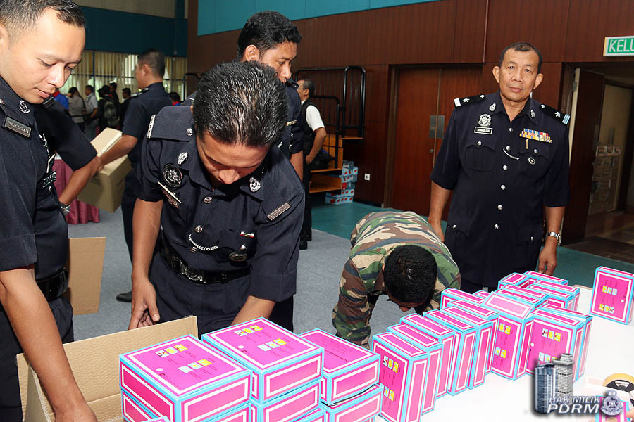 Bakti Sumbang Bungkusan Hari Raya Kepada Pasukan Keselamatan Negara