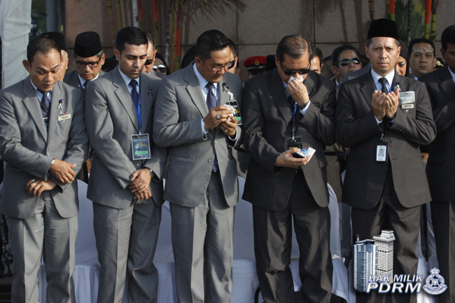 Mh17 Dua Lagi Jenazah Tiba Di Klia