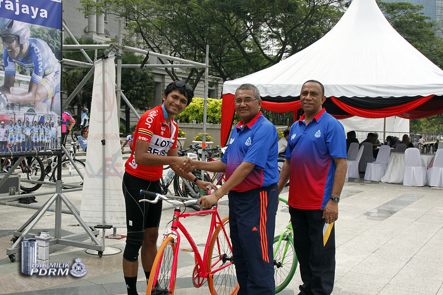 Lebih 1200 Penggemar Sukan Basikal Sertai Program Kayuh Malaysia Pdrm