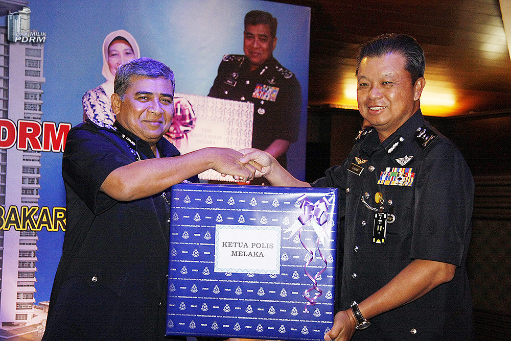 Majlis Penyerahan Sumbangan Bungkusan Hari Raya