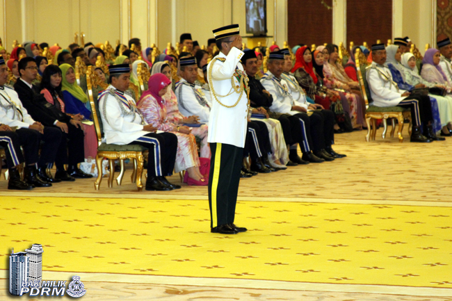 239 Terima Pingat Peringatan Hari Polis Ke 207