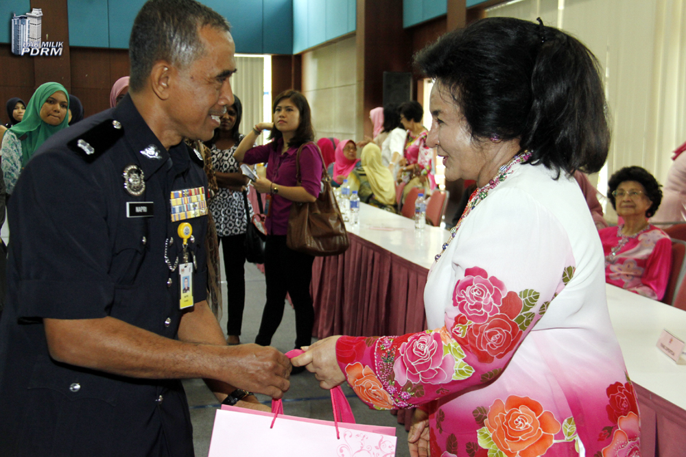 Bakti Sumbang Bungkusan Hari Raya Kepada Pasukan Keselamatan Negara
