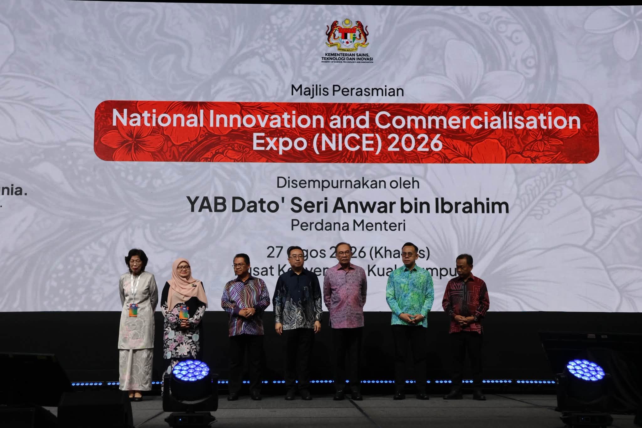 May be an image of ‎dais and ‎text that says '‎ان nia. Majlis Perasmian National Innovation and Commercialisation Expo (NICE) 2026 Disempurnakan ol