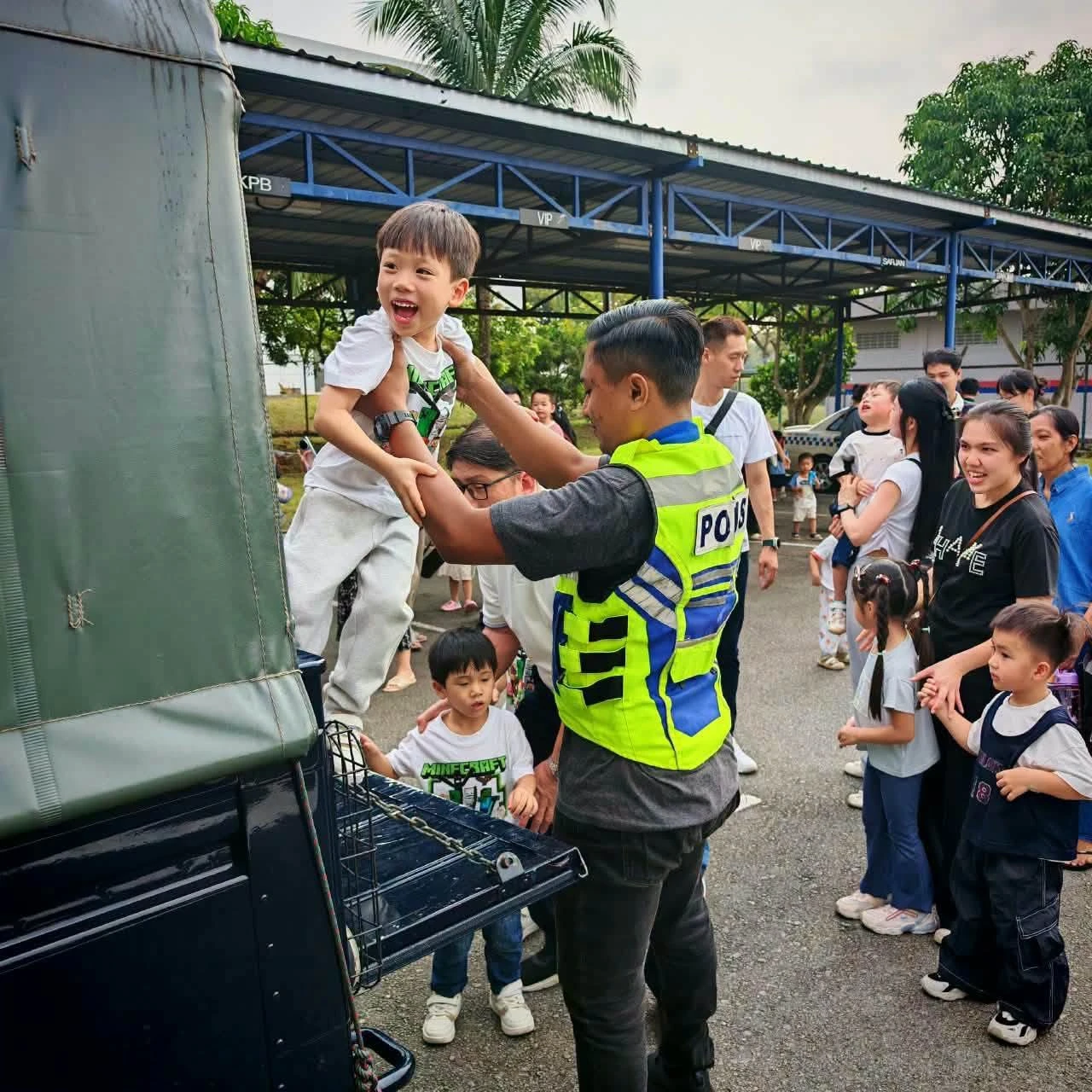 Pic Of The Day Keceriaan Warnai Lawatan Anak Anak Ke Bp Bandar Dato Onn