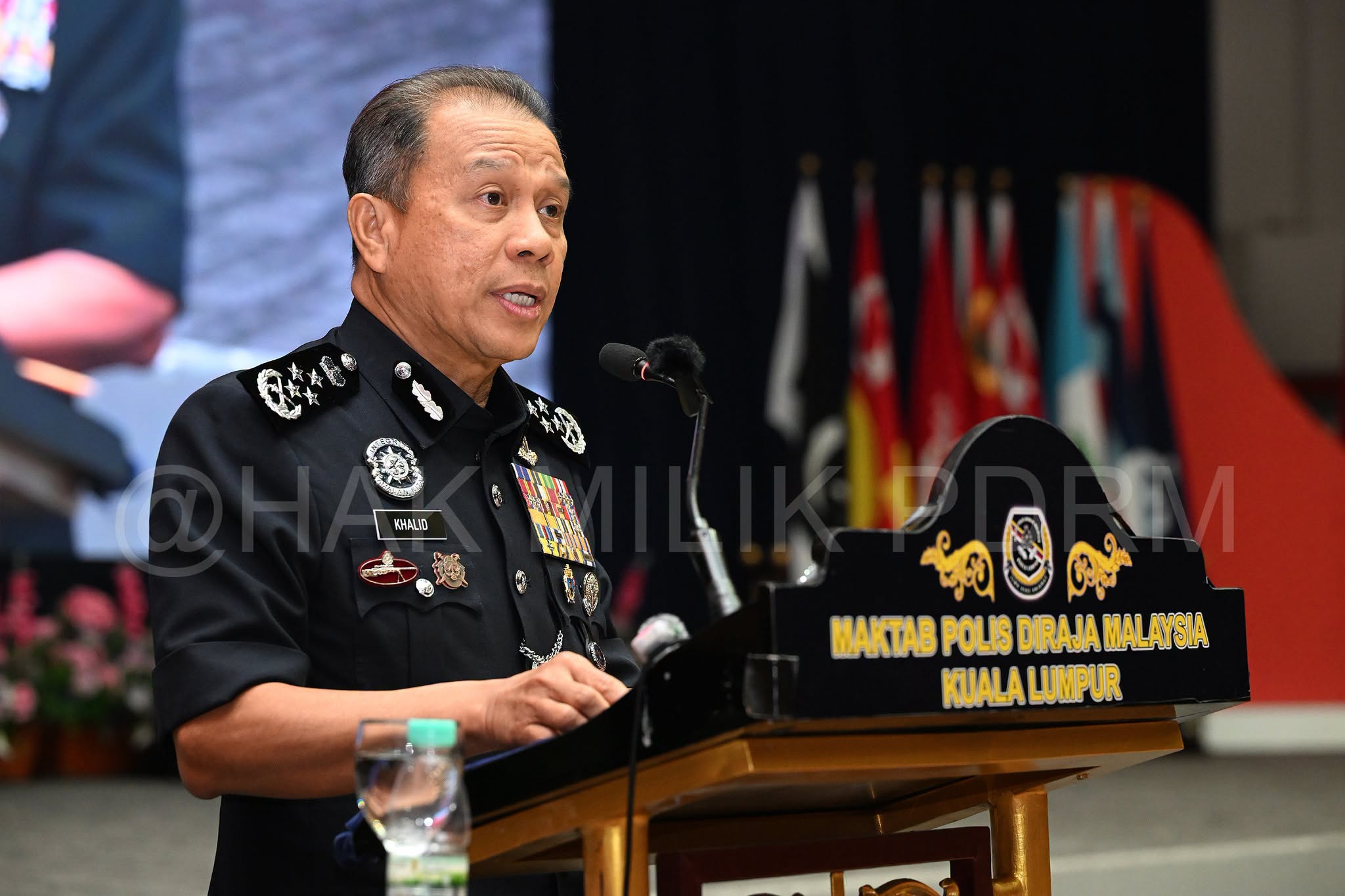 May be an image of ‎dais and ‎text that says '‎NPLIO KHALID M አርፍ 0 نبهتا زرن MAKTAB POLIS DIRAJA AMALAYSIA KUALA KUALALUMPUR‎'