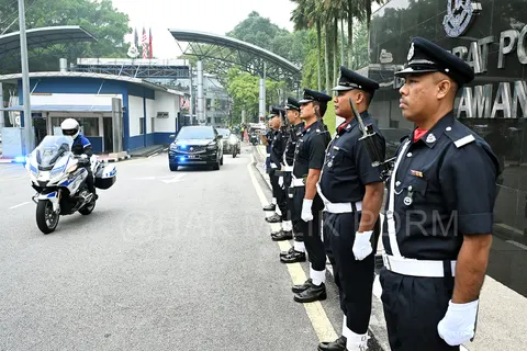 Dato Sri Abdul Aziz Mulakan Tugas Rasmi Timbalan Kpn Hari Ini