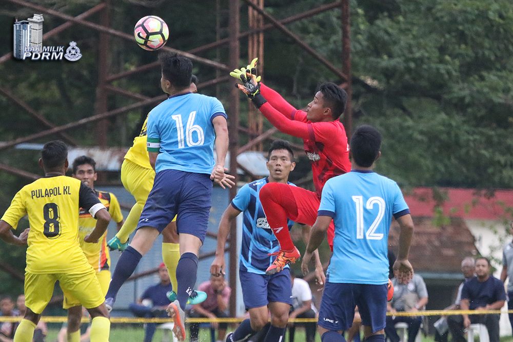 Sekitar perlawanan bola sepak piala KPN berlangsung. (2)