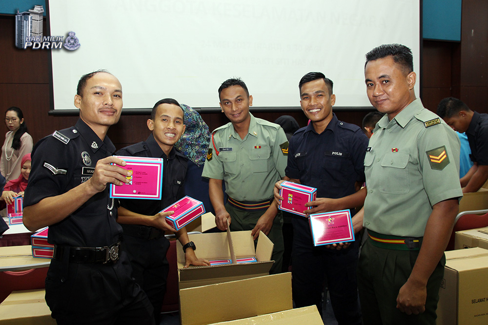 Bakti Teruskan Sumbangan Raya Kepada Pasukan Keselamatan