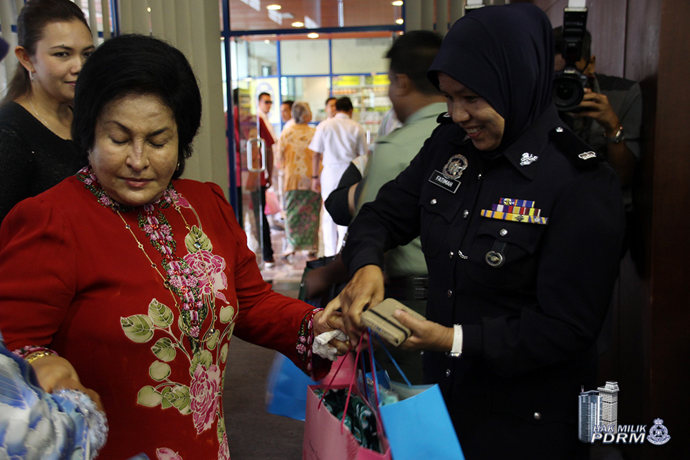 Bakti Teruskan Sumbangan Raya Kepada Pasukan Keselamatan