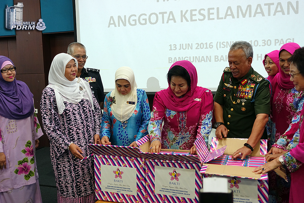 Pdrm Terima 30 000 Bungkusan Raya