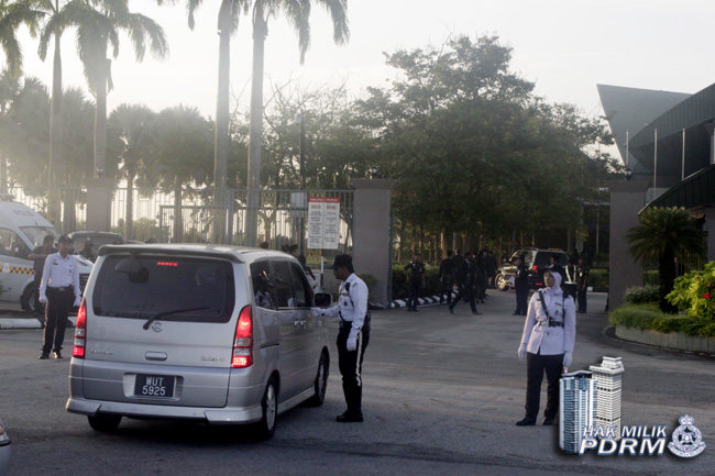 Mh17 Dua Lagi Jenazah Tiba Di Klia