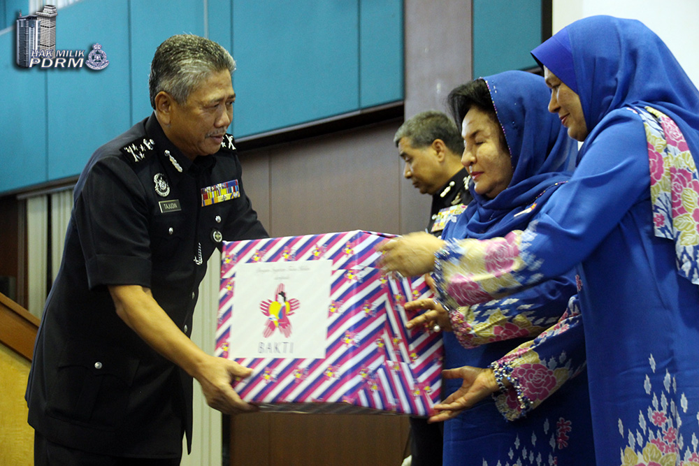 Pdrm Terima 30 000 Bungkusan Raya Sumbangan Bakti