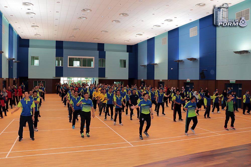 Aktiviti senamrobik yang disertai oleh lebih kurang 200 warga kerja KDNKA bersama Pengarah KDNKA, Dato' Sri Zulkifli Abdullah. Kdnka Lestari Amalan Gaya Hidup Sihat