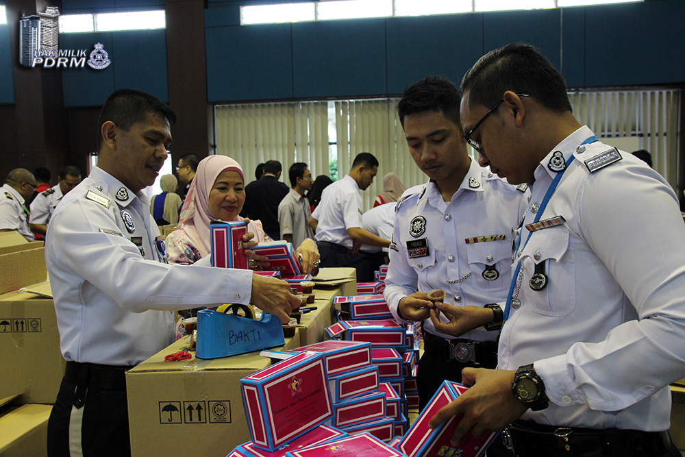Bakti Teruskan Sumbangan Raya Kepada Pasukan Keselamatan