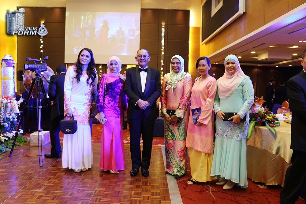 Sesi bergambar kenangan.