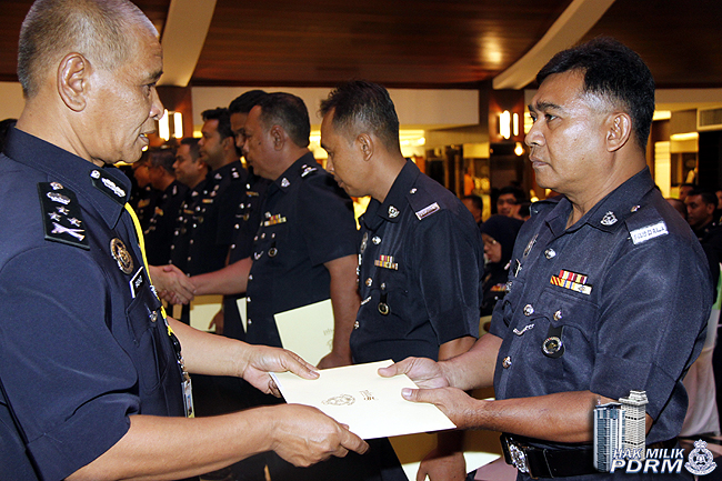 41 Warga Jsjn Terima Kenaikan Pangkat 44 Dianugerah Khidmat Cemerlang