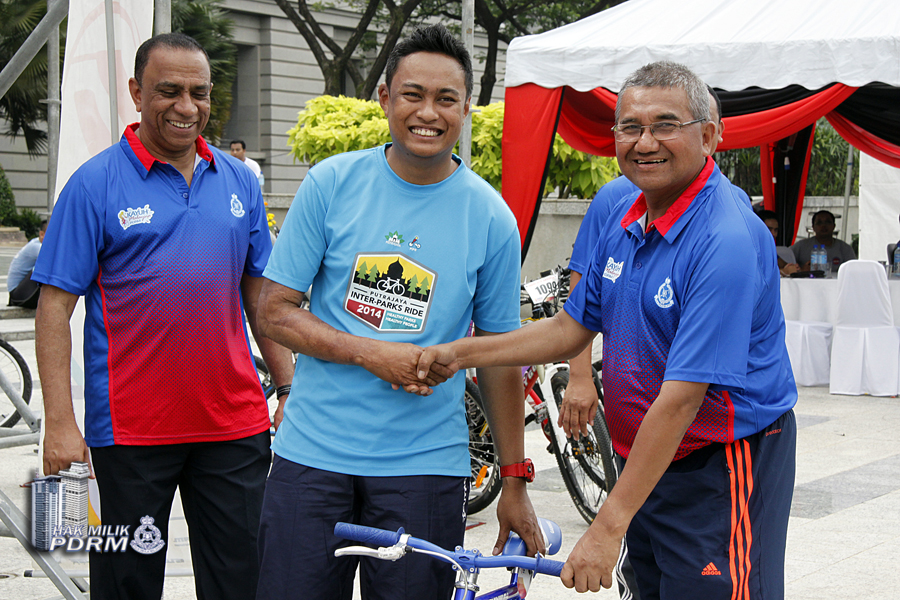 Lebih 1200 Penggemar Sukan Basikal Sertai Program Kayuh Malaysia Pdrm