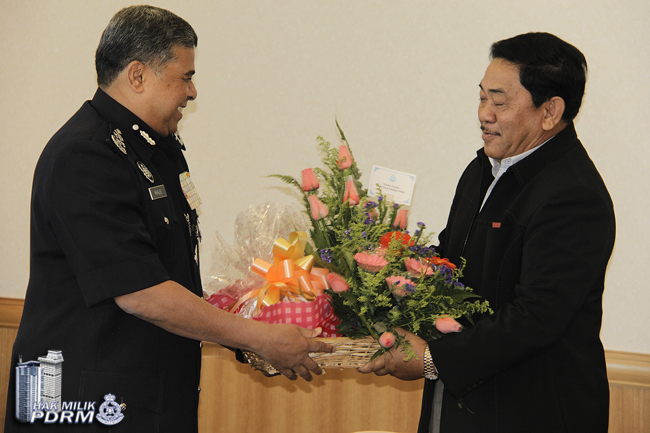 Yayasan Pengaman Malaysia Ringankan Beban Mangsa Banjir Keluarga Polis
