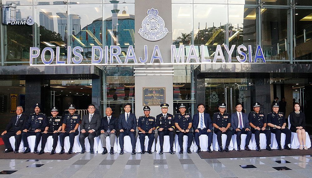 Sesi bergambar kenangan.