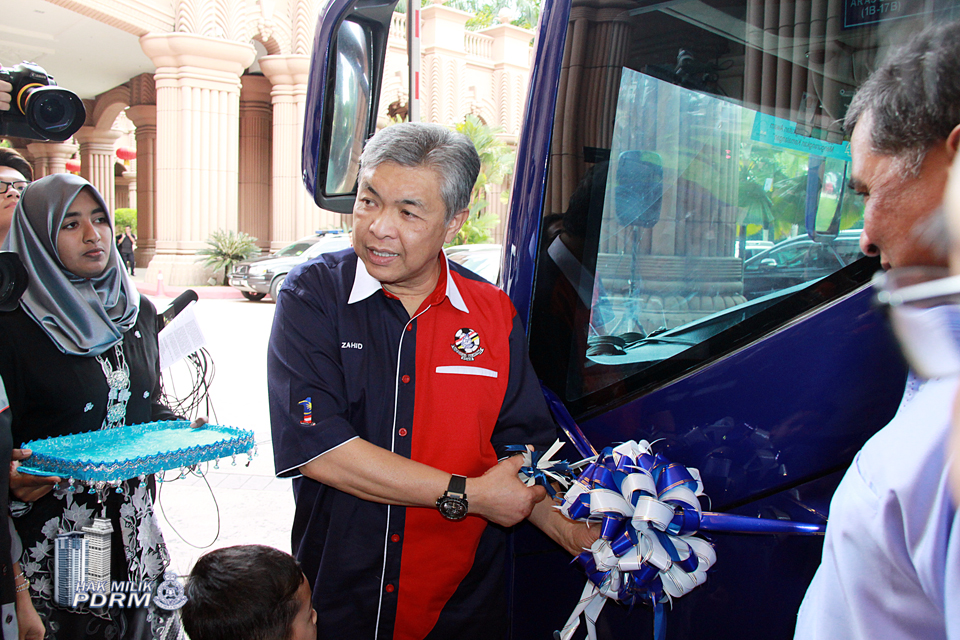 Pasukan Bola Sepak Pdrm Fa Perkenal Jentera Liga Super 2015