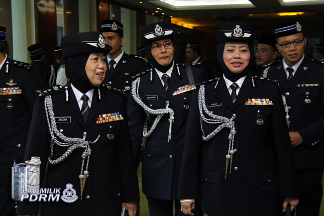 Bekas Polis Terima Pingat Jasa Pahlawan Negara