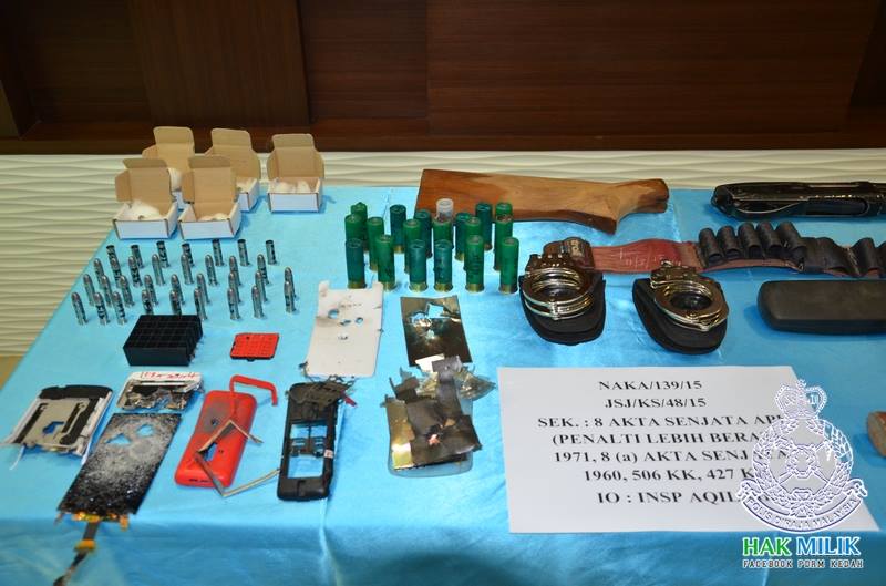 DUA LELAKI DITAHAN POLIS MILIKI PUMP GUN DAN PELURU DI PADANG TERAP Dua Lelaki Ditahan Polis Miliki Pump Gun Dan Peluru Di Padang Terap