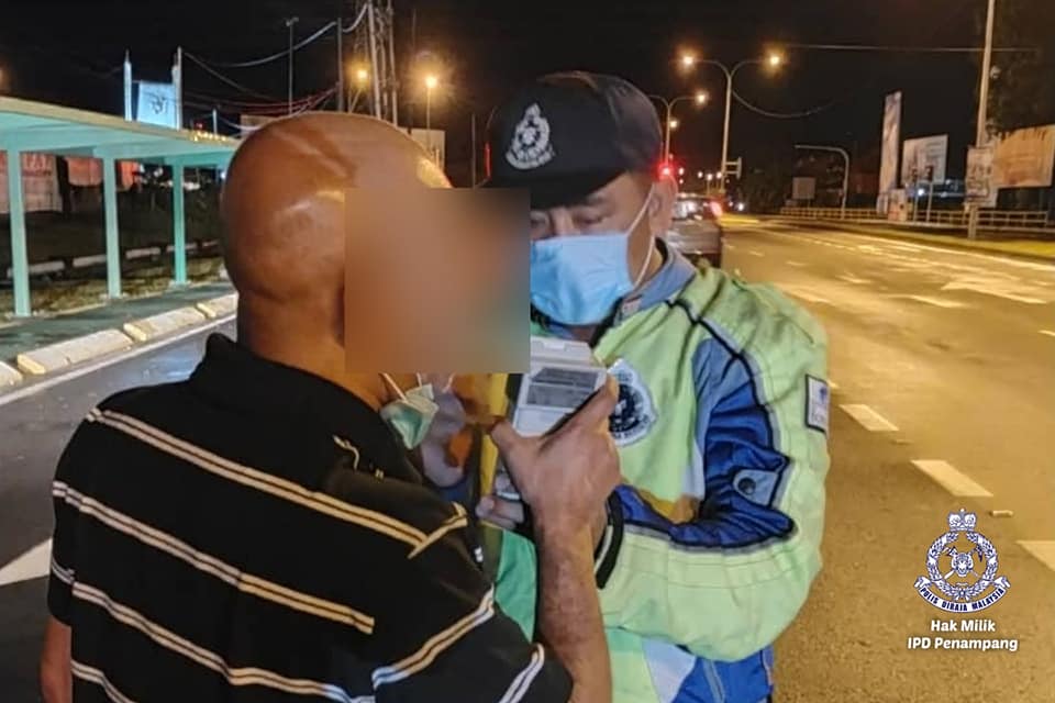 #PKPP #COVID-19 [POSTING PILIHAN] OP MABUK: EMPAT LELAKI DITAHAN MEMANDU DI BAWAH PENGARUH ALKOHOL