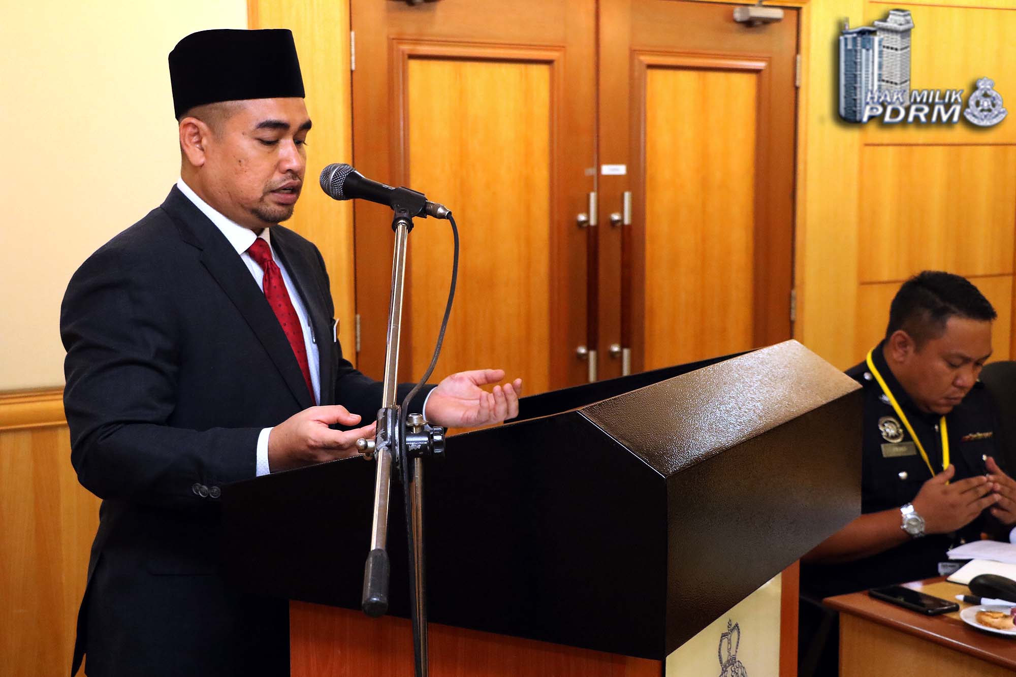 Bacaan doa sebelum mesyuarat dimulakan. 0S5A8496