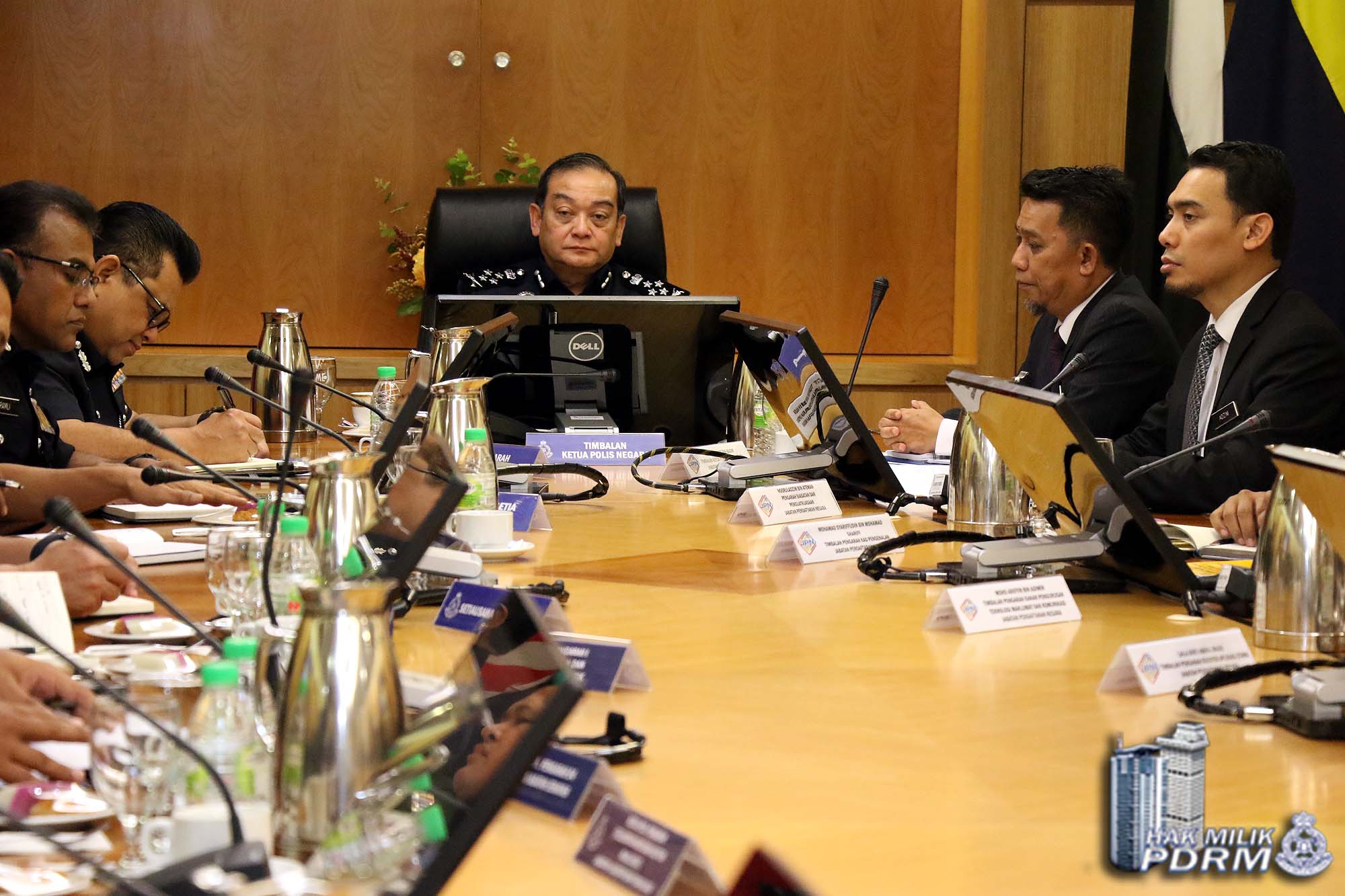 Sekitar mesyuarat di antara PDRM dan JPN berlangsung di Bilik Mesyuarat Ketua Polis Negara, Bukit Aman, hari ini. 0S5A8484
