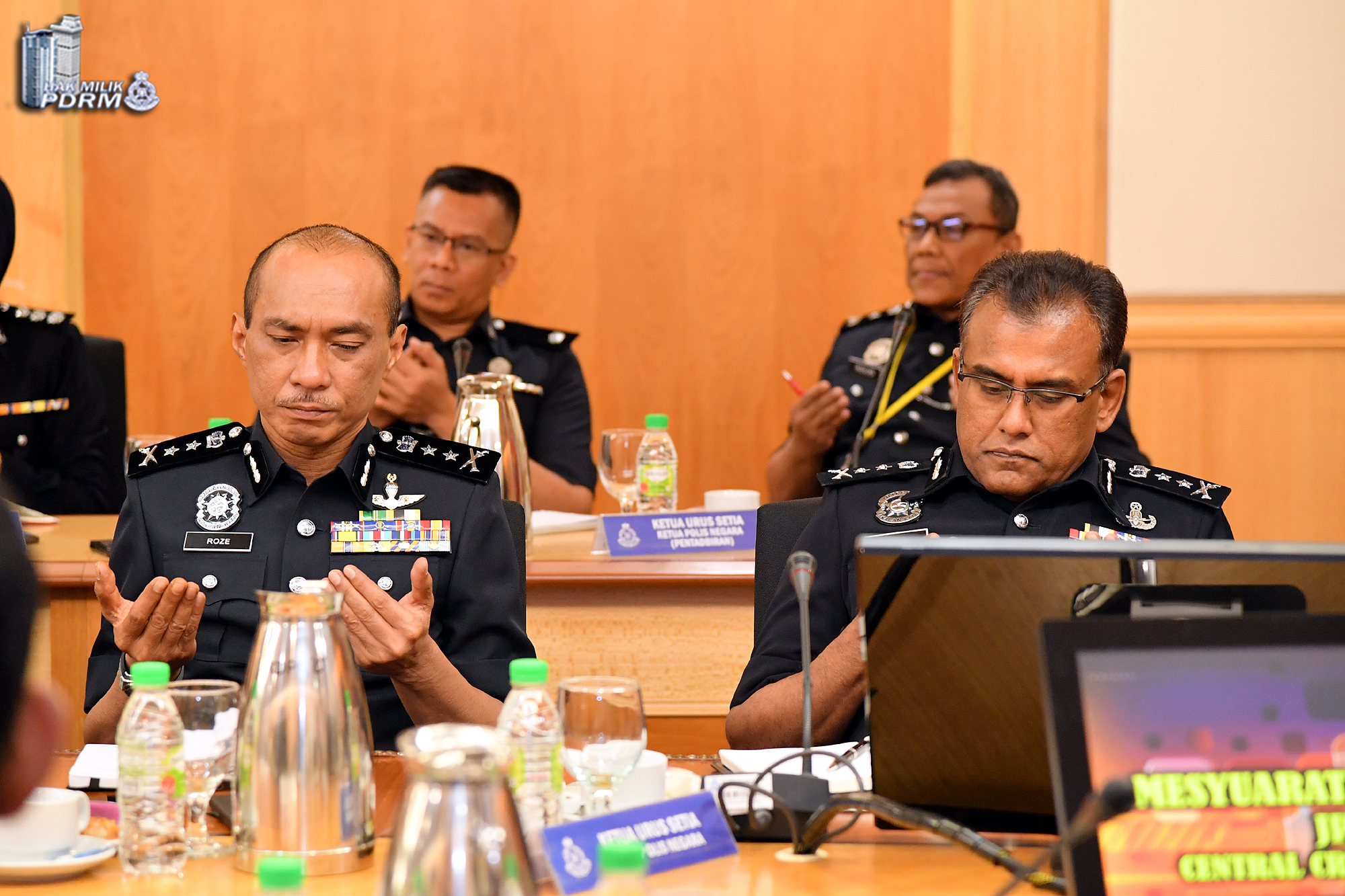 Bacaan doa sebelum mesyuarat dimulakan. PRO_4811
